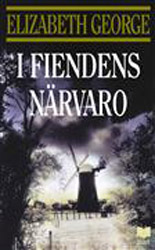 Omslagsbild för I fiendens närvaro