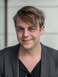 Poträttbild av Christoffer Carlsson